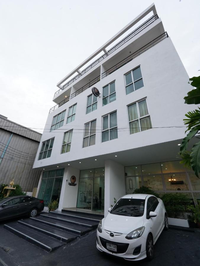 Roomquest Bangkok Sukhumvit 50 Esterno foto