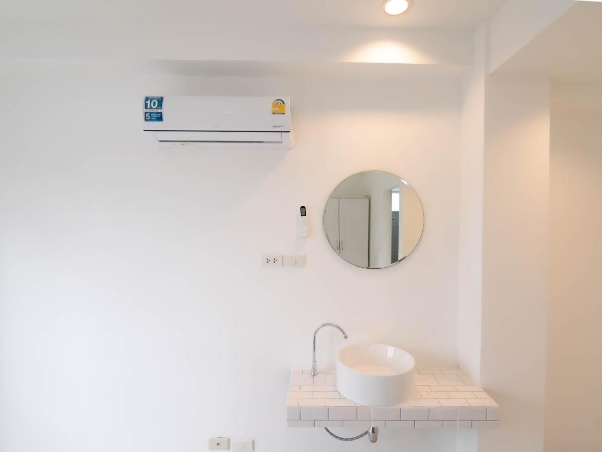 Roomquest Bangkok Sukhumvit 50 Esterno foto