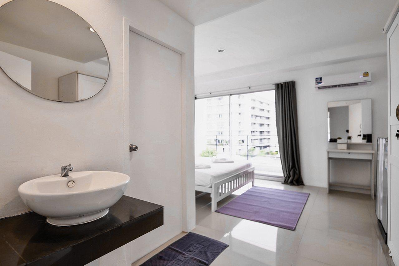 Roomquest Bangkok Sukhumvit 50 Esterno foto