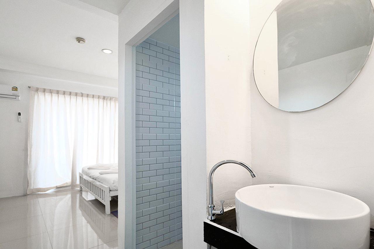 Roomquest Bangkok Sukhumvit 50 Esterno foto